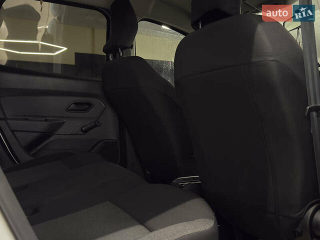 Белый Рено Дастер, объемом двигателя 1.46 л и пробегом 140 тыс. км за 17299 $, фото 23 на Automoto.ua