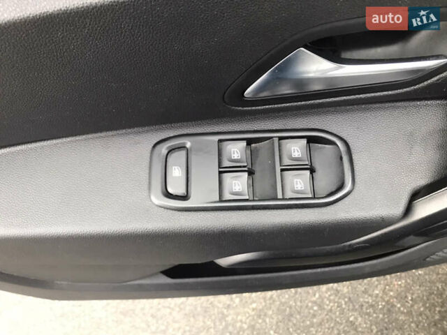 Білий Рено Дастер, об'ємом двигуна 1.5 л та пробігом 20 тис. км за 17300 $, фото 11 на Automoto.ua