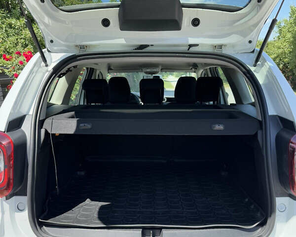 Білий Рено Дастер, об'ємом двигуна 1.6 л та пробігом 5 тис. км за 16900 $, фото 4 на Automoto.ua