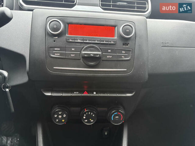 Белый Рено Дастер, объемом двигателя 1.6 л и пробегом 75 тыс. км за 12999 $, фото 15 на Automoto.ua