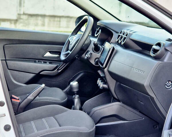 Белый Рено Дастер, объемом двигателя 1.5 л и пробегом 152 тыс. км за 16700 $, фото 48 на Automoto.ua