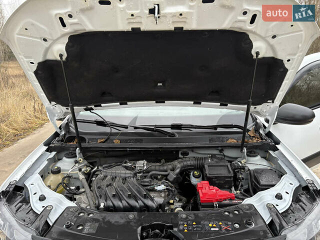 Белый Рено Дастер, объемом двигателя 1.6 л и пробегом 75 тыс. км за 12999 $, фото 11 на Automoto.ua