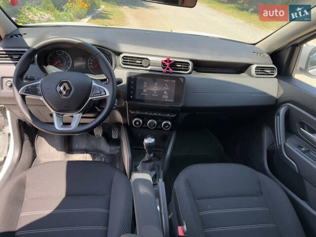 Білий Рено Дастер, об'ємом двигуна 1.6 л та пробігом 5 тис. км за 16900 $, фото 5 на Automoto.ua