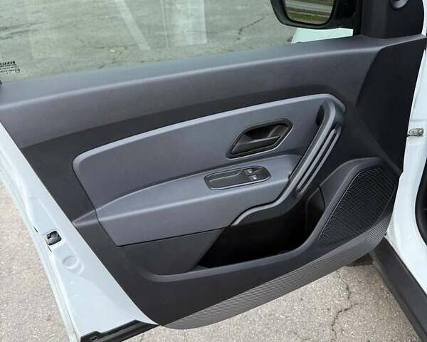 Белый Рено Дастер, объемом двигателя 1.46 л и пробегом 46 тыс. км за 20000 $, фото 7 на Automoto.ua