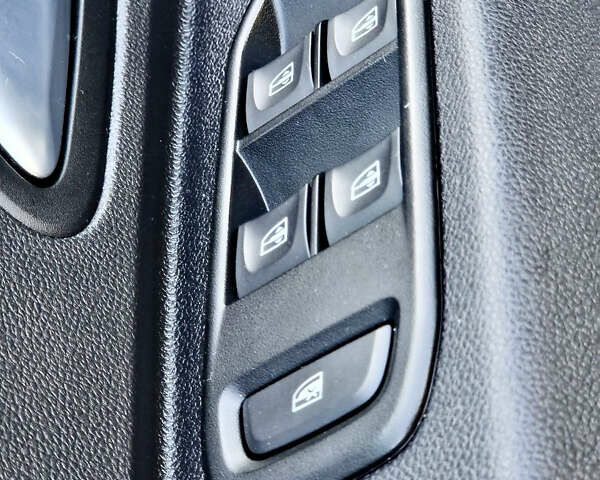 Белый Рено Дастер, объемом двигателя 1.5 л и пробегом 152 тыс. км за 16700 $, фото 74 на Automoto.ua