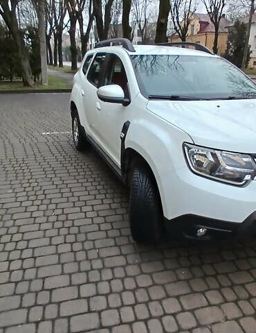 Белый Рено Дастер, объемом двигателя 1.6 л и пробегом 33 тыс. км за 16200 $, фото 3 на Automoto.ua