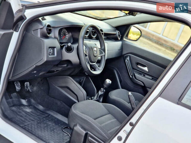 Белый Рено Дастер, объемом двигателя 1.5 л и пробегом 152 тыс. км за 16700 $, фото 69 на Automoto.ua