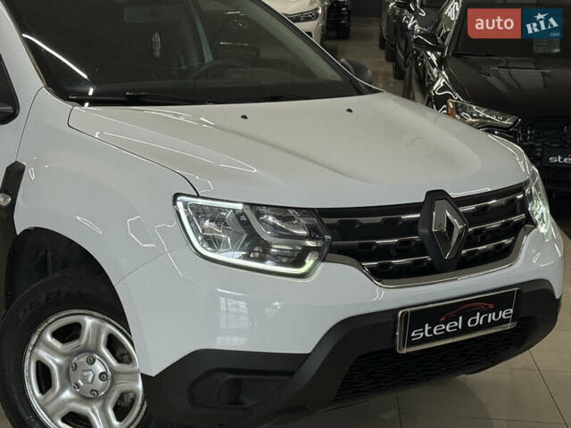 Белый Рено Дастер, объемом двигателя 1.46 л и пробегом 140 тыс. км за 17299 $, фото 5 на Automoto.ua