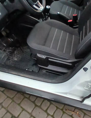 Белый Рено Дастер, объемом двигателя 1.6 л и пробегом 33 тыс. км за 16200 $, фото 32 на Automoto.ua