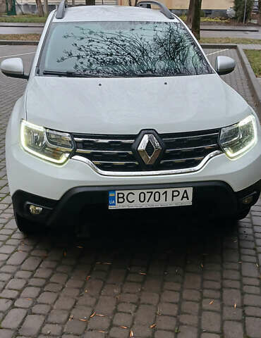 Белый Рено Дастер, объемом двигателя 1.6 л и пробегом 33 тыс. км за 16200 $, фото 2 на Automoto.ua