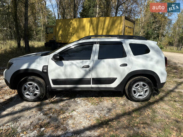 Белый Рено Дастер, объемом двигателя 1.5 л и пробегом 75 тыс. км за 13500 $, фото 1 на Automoto.ua