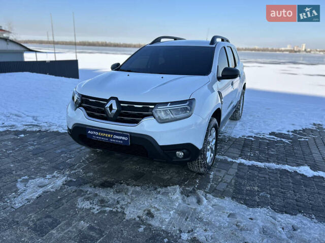 Белый Рено Дастер, объемом двигателя 1.6 л и пробегом 17 тыс. км за 17800 $, фото 1 на Automoto.ua