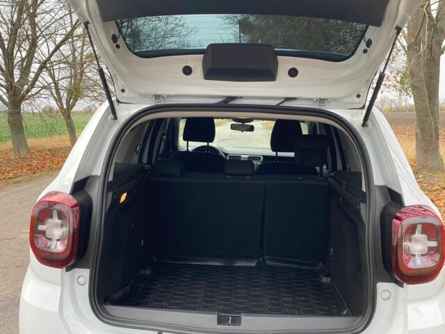 Белый Рено Дастер, объемом двигателя 1.5 л и пробегом 68 тыс. км за 19100 $, фото 4 на Automoto.ua