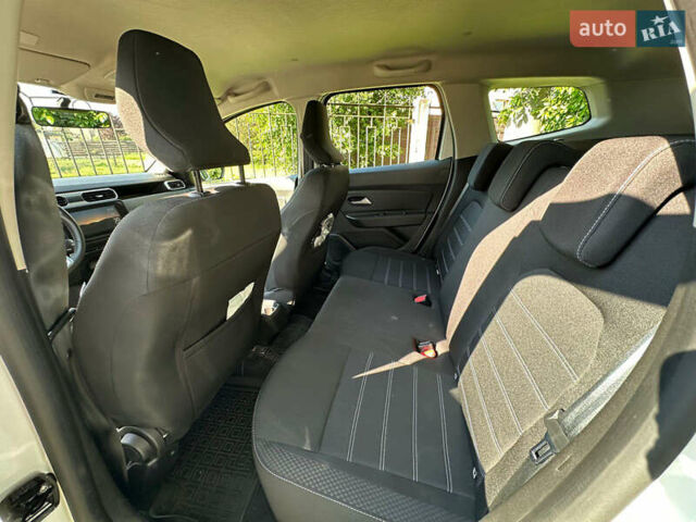 Белый Рено Дастер, объемом двигателя 1.5 л и пробегом 34 тыс. км за 19500 $, фото 3 на Automoto.ua