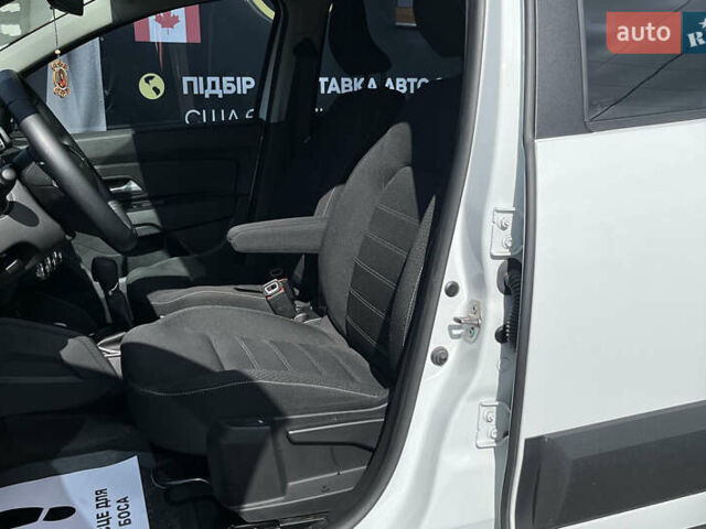 Белый Рено Дастер, объемом двигателя 1.46 л и пробегом 47 тыс. км за 21750 $, фото 6 на Automoto.ua