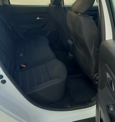 Білий Рено Дастер, об'ємом двигуна 1.46 л та пробігом 37 тис. км за 19400 $, фото 13 на Automoto.ua