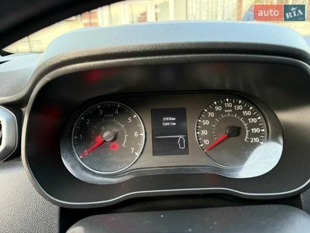 Белый Рено Дастер, объемом двигателя 1.6 л и пробегом 32 тыс. км за 18000 $, фото 3 на Automoto.ua