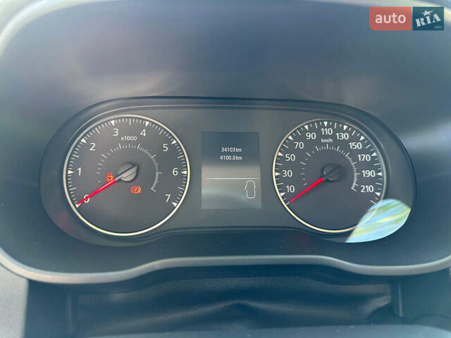 Белый Рено Дастер, объемом двигателя 1.5 л и пробегом 34 тыс. км за 19500 $, фото 4 на Automoto.ua