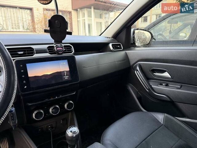 Белый Рено Дастер, объемом двигателя 1.6 л и пробегом 32 тыс. км за 18000 $, фото 5 на Automoto.ua