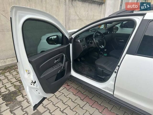 Белый Рено Дастер, объемом двигателя 1.5 л и пробегом 216 тыс. км за 14500 $, фото 7 на Automoto.ua