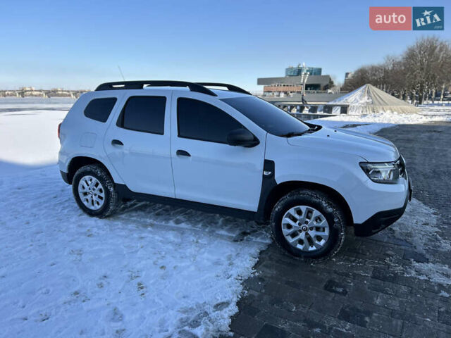 Белый Рено Дастер, объемом двигателя 1.6 л и пробегом 17 тыс. км за 17800 $, фото 5 на Automoto.ua