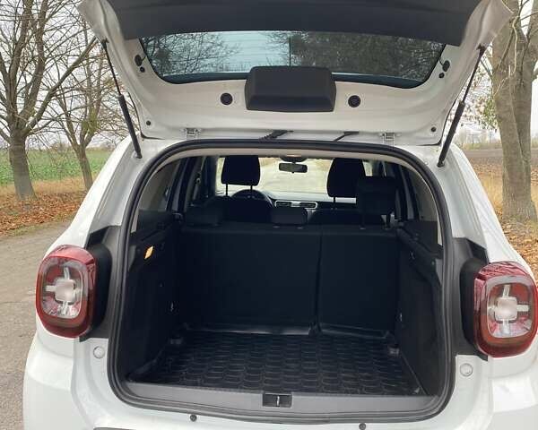 Белый Рено Дастер, объемом двигателя 1.5 л и пробегом 68 тыс. км за 19100 $, фото 6 на Automoto.ua