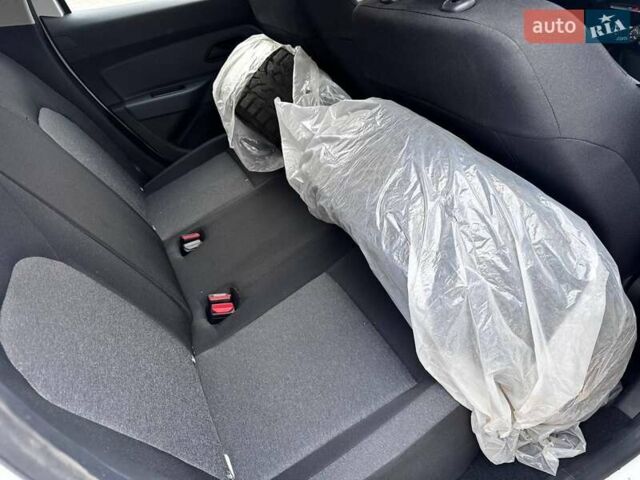 Белый Рено Дастер, объемом двигателя 1.6 л и пробегом 22 тыс. км за 17800 $, фото 8 на Automoto.ua