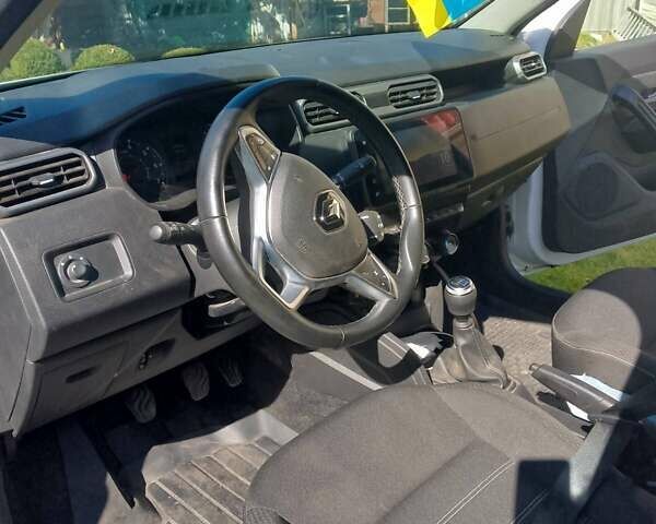 Белый Рено Дастер, объемом двигателя 1.5 л и пробегом 30 тыс. км за 22500 $, фото 11 на Automoto.ua