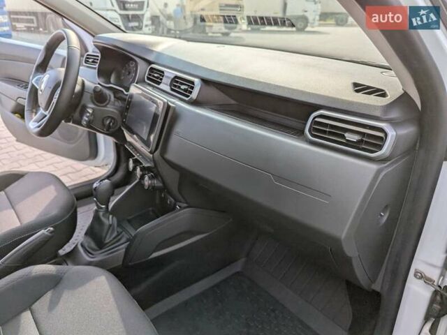 Белый Рено Дастер, объемом двигателя 1.5 л и пробегом 16 тыс. км за 22100 $, фото 60 на Automoto.ua