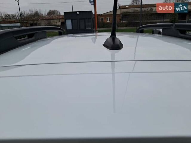 Белый Рено Дастер, объемом двигателя 1.5 л и пробегом 16 тыс. км за 16800 $, фото 2 на Automoto.ua