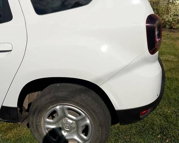 Белый Рено Дастер, объемом двигателя 1.5 л и пробегом 30 тыс. км за 22500 $, фото 6 на Automoto.ua