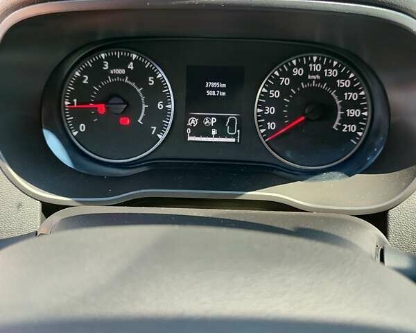 Белый Рено Дастер, объемом двигателя 1.5 л и пробегом 39 тыс. км за 22300 $, фото 25 на Automoto.ua
