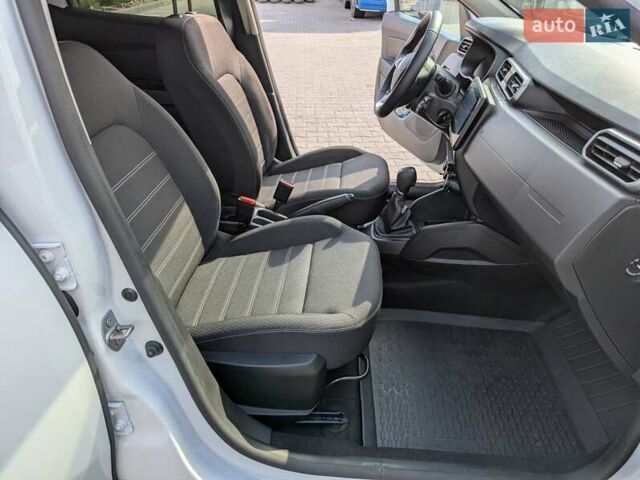 Белый Рено Дастер, объемом двигателя 1.5 л и пробегом 16 тыс. км за 22100 $, фото 58 на Automoto.ua