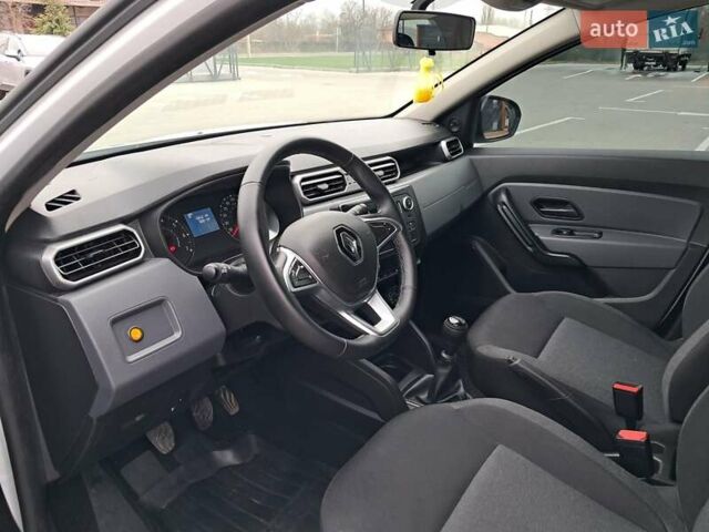 Белый Рено Дастер, объемом двигателя 1.5 л и пробегом 16 тыс. км за 16800 $, фото 28 на Automoto.ua