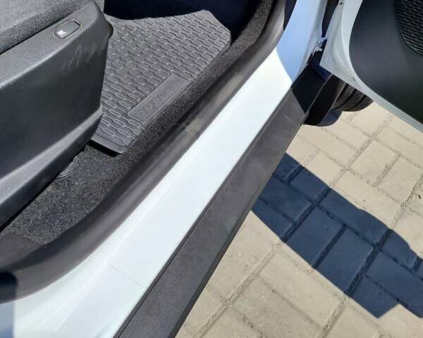 Белый Рено Дастер, объемом двигателя 1.5 л и пробегом 39 тыс. км за 22300 $, фото 40 на Automoto.ua