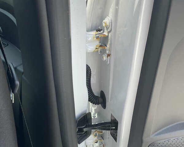 Білий Рено Дастер, об'ємом двигуна 1.5 л та пробігом 600 тис. км за 23800 $, фото 3 на Automoto.ua