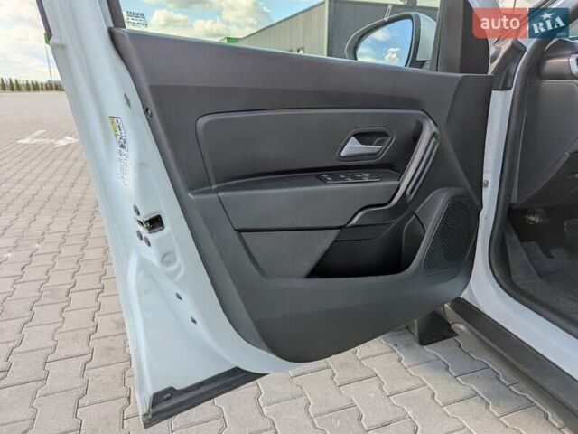 Белый Рено Дастер, объемом двигателя 1.5 л и пробегом 16 тыс. км за 22100 $, фото 35 на Automoto.ua