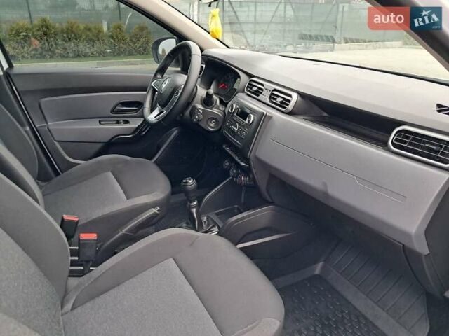 Белый Рено Дастер, объемом двигателя 1.5 л и пробегом 16 тыс. км за 16800 $, фото 26 на Automoto.ua