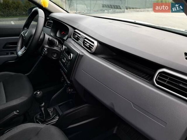 Белый Рено Дастер, объемом двигателя 1.5 л и пробегом 16 тыс. км за 16800 $, фото 6 на Automoto.ua