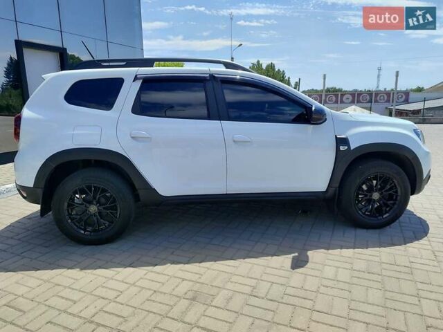 Белый Рено Дастер, объемом двигателя 1.5 л и пробегом 39 тыс. км за 22300 $, фото 4 на Automoto.ua