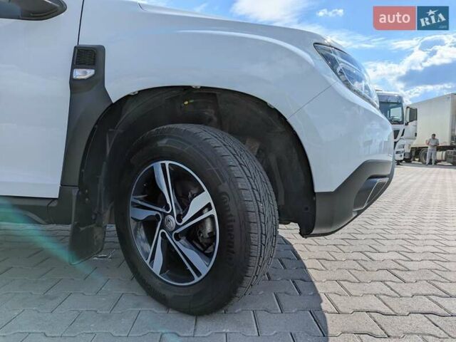 Белый Рено Дастер, объемом двигателя 1.5 л и пробегом 16 тыс. км за 22100 $, фото 25 на Automoto.ua