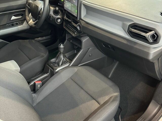 Білий Рено Дастер, об'ємом двигуна 0 л та пробігом 0 тис. км за 25574 $, фото 6 на Automoto.ua