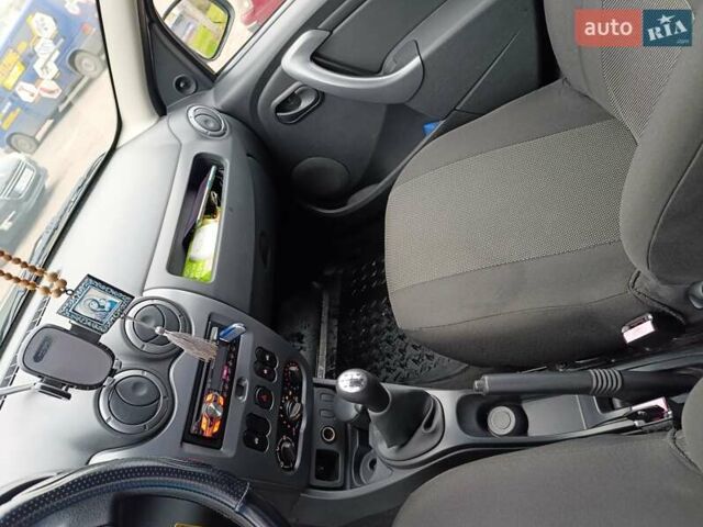 Бежевий Рено Дастер, об'ємом двигуна 1.6 л та пробігом 66 тис. км за 10000 $, фото 8 на Automoto.ua