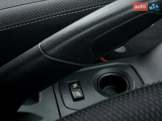 Бежевый Рено Дастер, объемом двигателя 1.46 л и пробегом 188 тыс. км за 15000 $, фото 15 на Automoto.ua