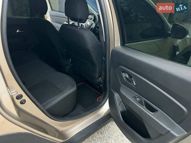 Бежевий Рено Дастер, об'ємом двигуна 1.5 л та пробігом 186 тис. км за 15900 $, фото 15 на Automoto.ua