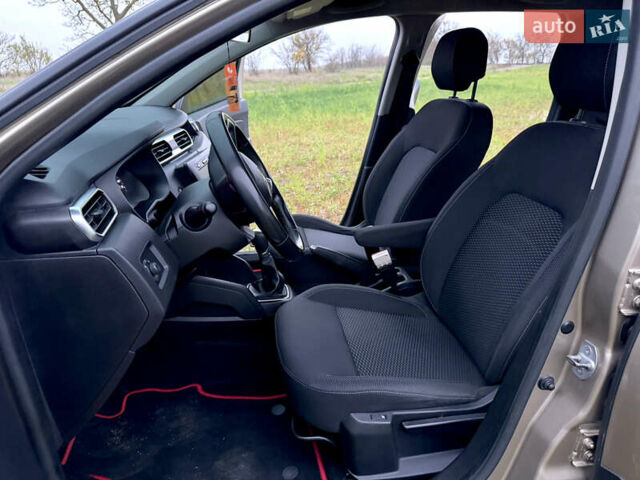 Бежевый Рено Дастер, объемом двигателя 1.46 л и пробегом 188 тыс. км за 15000 $, фото 7 на Automoto.ua