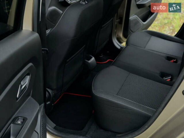 Бежевый Рено Дастер, объемом двигателя 1.46 л и пробегом 188 тыс. км за 15000 $, фото 9 на Automoto.ua