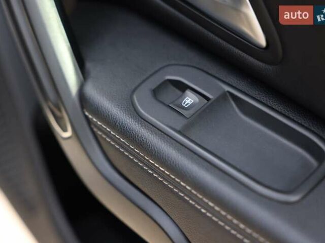 Бежевий Рено Дастер, об'ємом двигуна 1.6 л та пробігом 160 тис. км за 16800 $, фото 11 на Automoto.ua