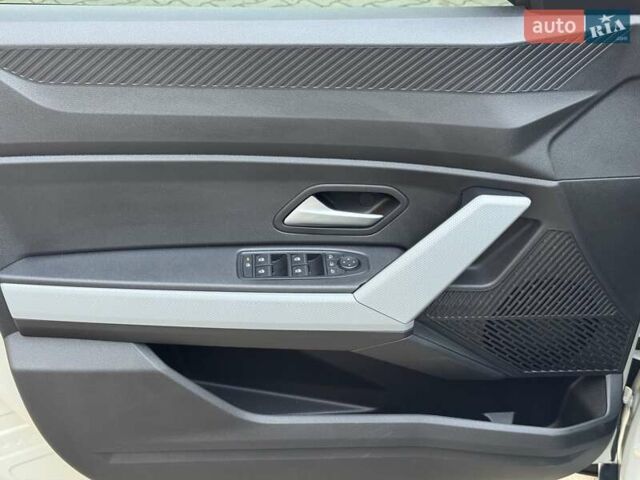 Бежевый Рено Дастер, объемом двигателя 1.33 л и пробегом 15 тыс. км за 25265 $, фото 10 на Automoto.ua