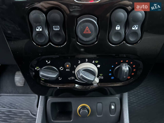 Черный Рено Дастер, объемом двигателя 1.6 л и пробегом 27 тыс. км за 11499 $, фото 15 на Automoto.ua
